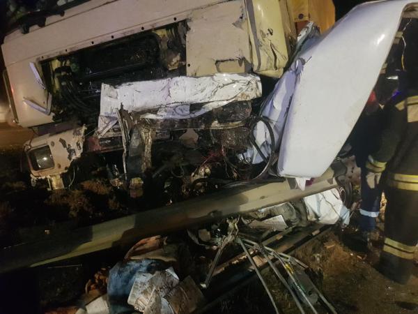 Фура протаранила легковушки под МинВодами, погибли два человека